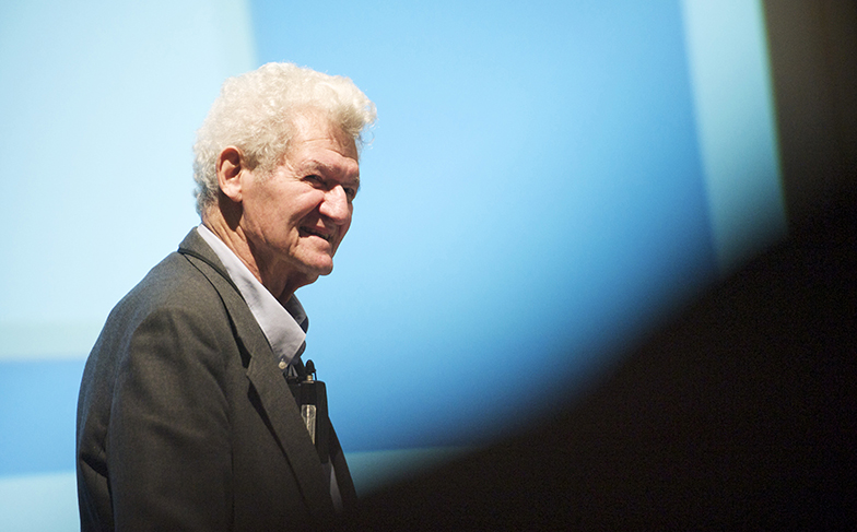 Peter Lax bei seiner Vorlesung anlässlich der Einstein Lectures 2010 an der Universität Bern.