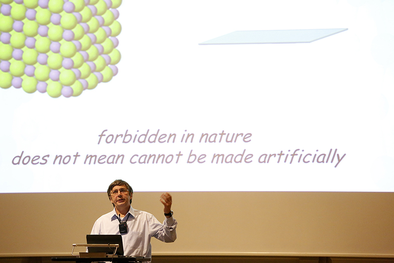 Andre Geim bei seiner Vorlesung anlässlich der Einstein Lectures 2012 an der Universität Bern.